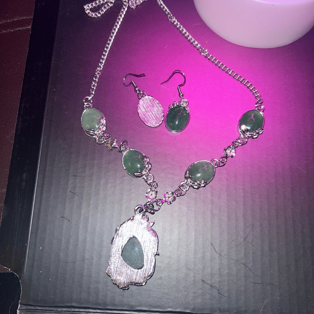 Green Aventurine Necklace (20 Inches) and Earrings in silver 140.00 ctw - Picture 5 of 6